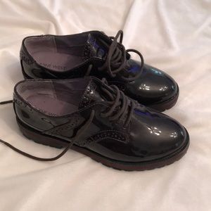 Patent leather Women’s wingtip shoes